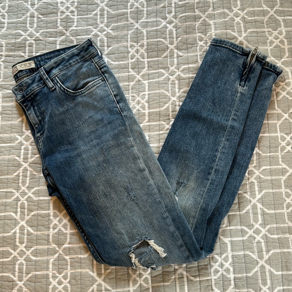 ZARA skinny destroyed jeans with zipper ankle size 4